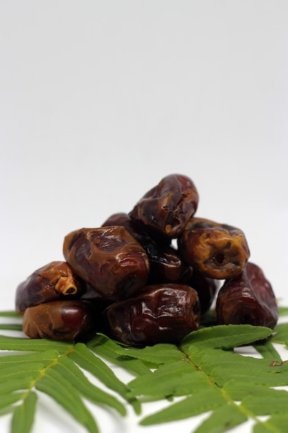 Dates on the leaves