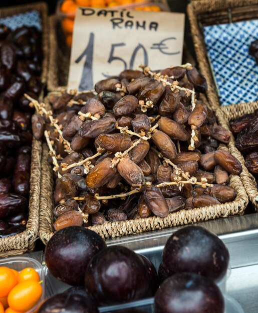 Dates at the market stall