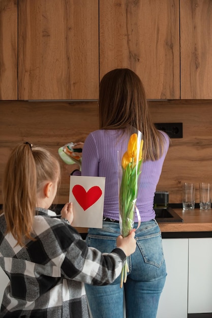 Daughter congratulates mom on Mother's Day card with heart and flowers