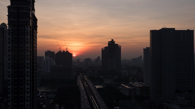 タイ、バンコクの夜明け