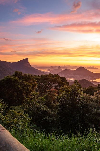 Foto alba in vista cinese a rio de janeiro