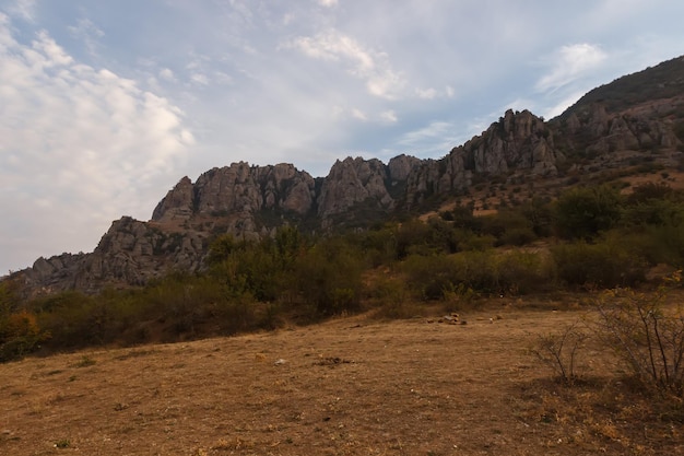 Demerdzhi 계곡 근처 산의 새벽