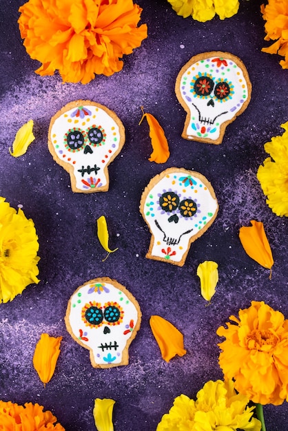 Photo day of the dead cookies in shape of sugar skull