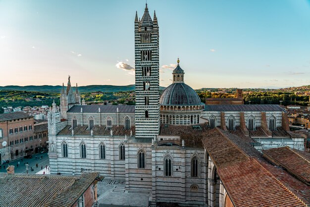 Foto un giorno a siena duomo di siena dall'alto