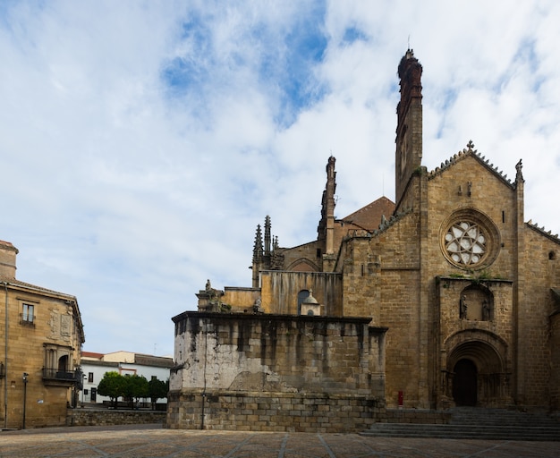 Day view of Plasencia Cathedral 