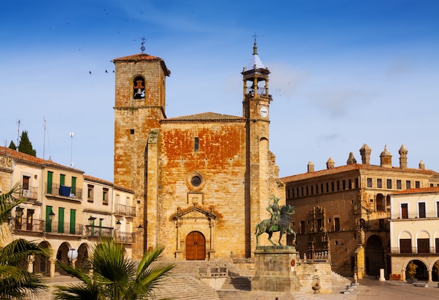 Day view of Plaza Mayor at Trujillo 