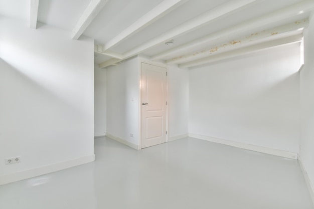 Daylight room with round parquet floor