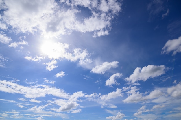 昼間の空と雲