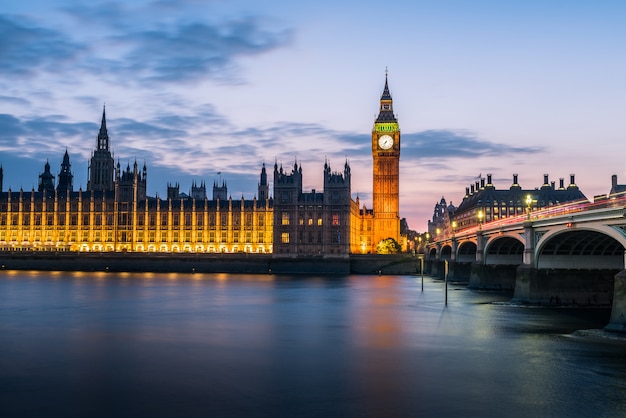 De abdij en de Big Ben van Westminster bij nacht, Londen, het UK