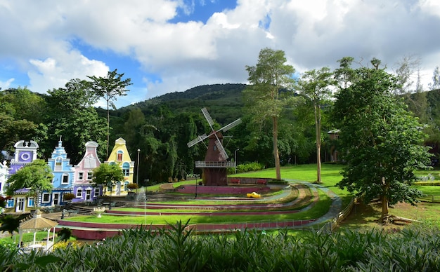 Foto de accommodatie is een resort omringd door bergen en bossen is een toeristische attractie in rayong genomen op 18 april 2023 in brookside rayong thailand