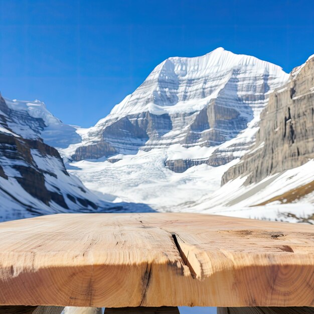 Foto de alpine achtergrond met sneeuwbedekte hoogtepunten zit bovenop de lege houten tafel generatieve ai