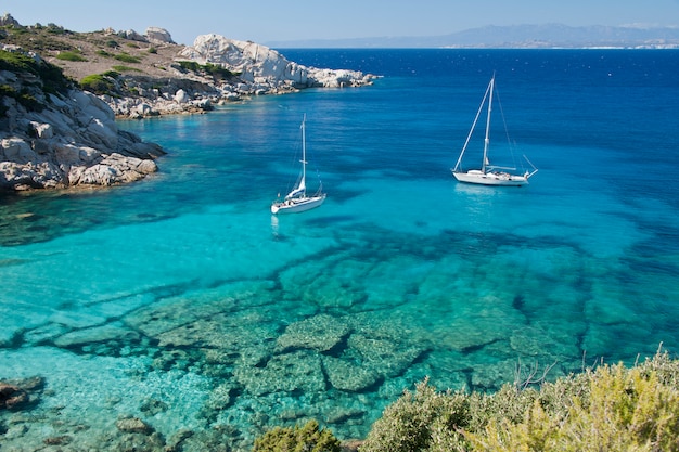 De baai van Cala Spinosa op Sardinië