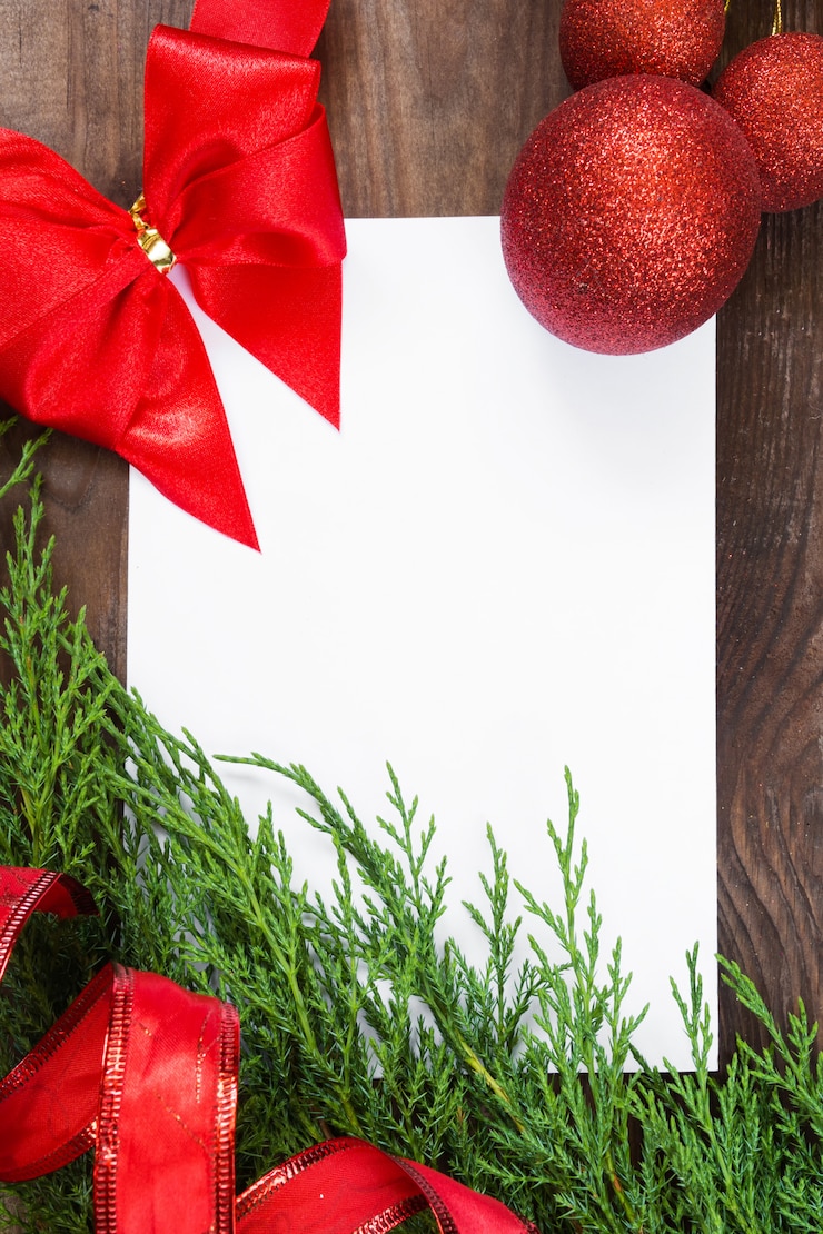 Foto de ballenkaarsen van het kerstmisdecor in de de samenstellings feestelijke decoratie van het nieuwjaar