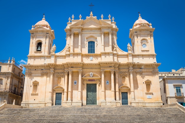 De belangrijkste barokke kathedraal van Sicilië, San Nicolas, Unesco-erfgoed, zonnige dag