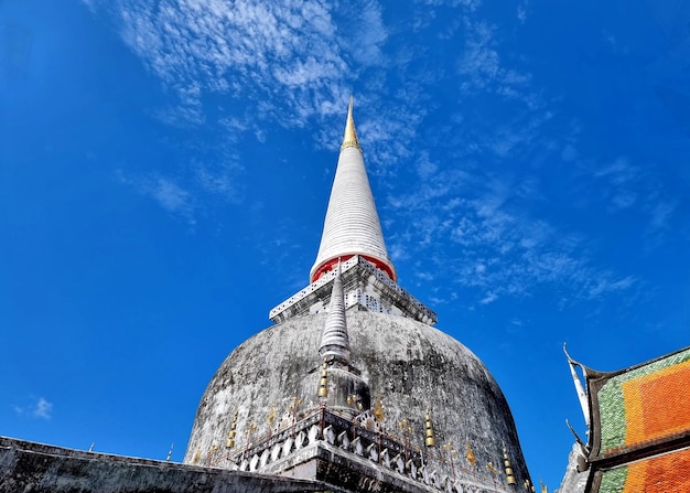 De belangrijkste grotere stupa in Wat Phra Mahathat Woramahawihan, Nakhon Si Thammarat, Thailand