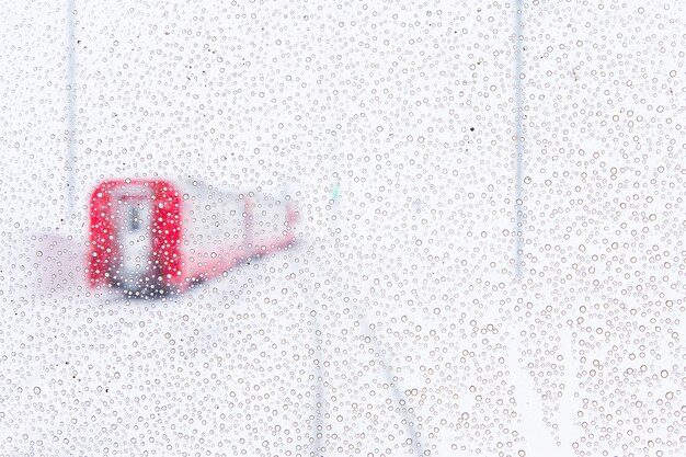 De beroemde rode trein van Bernina, Unesco-monument, midden in een winterstorm