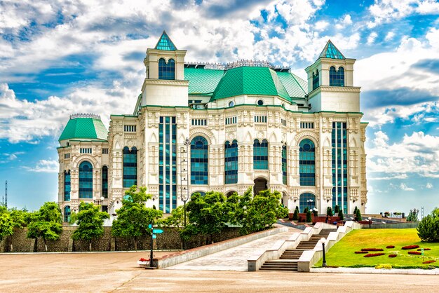 De bouw van het Staatsopera- en Ballettheater van Astrakhan