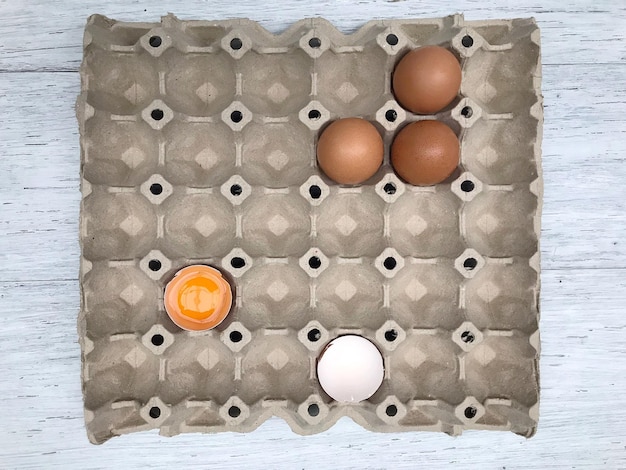 Foto de bovenkant van de eieren in de eierenbak