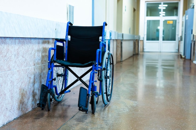De brancards rolstoelen medische apparatuur voor bloedtransfusiedonatie en druppelt het leger h
