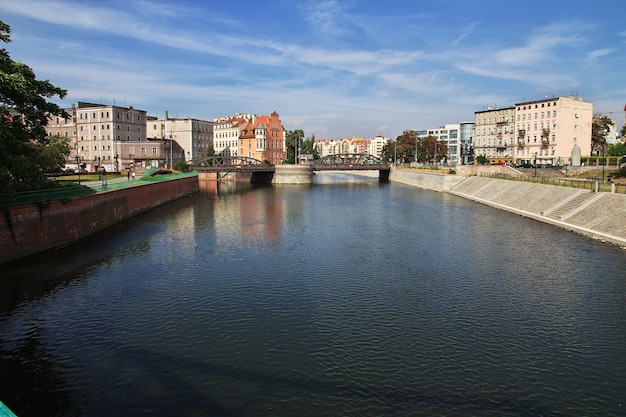 De brug in de stad Wroclaw in Polen