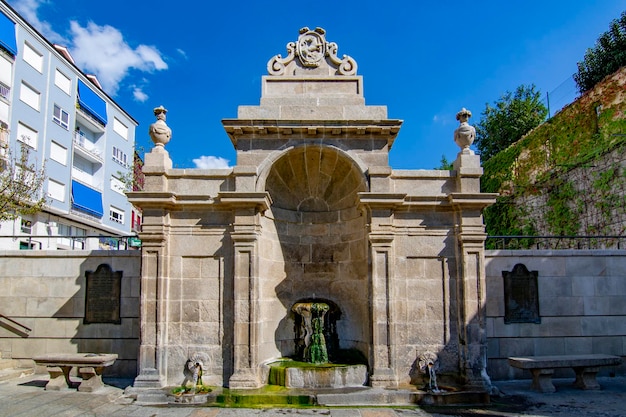 De Burgas-fontein heet en geneeskrachtig thermaal water in de stad Ourense