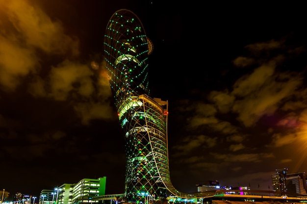 De Capital Gate-toren in Abu Dhabi