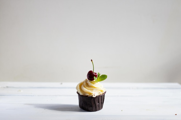 de cupcake staat op een lichttafel