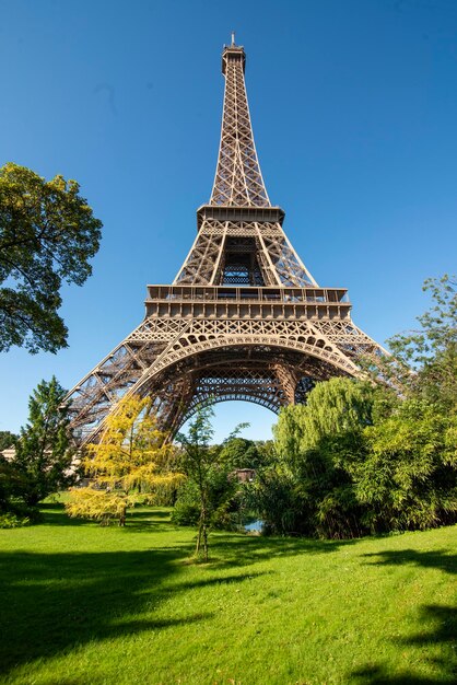 De Eiffeltoren in het park