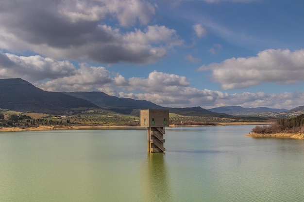 De El Masri-dam in Grombalia, Tunesië