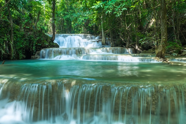 De Erawanwaterval lokaliseerde de Provincie van Kanchanaburi, Thailand