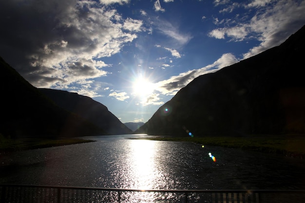 De fjord bij de avond Noorwegen