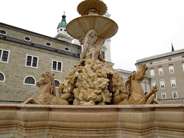 De fontein in Salzburg, Oostenrijk