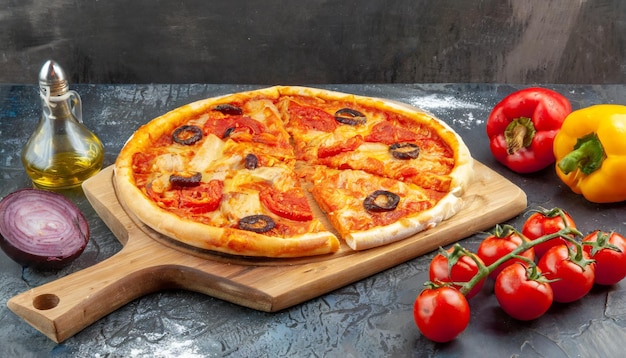 De foto zijaanzicht pizza met plakjes paprika en pizzapunten gegenereerd door AI