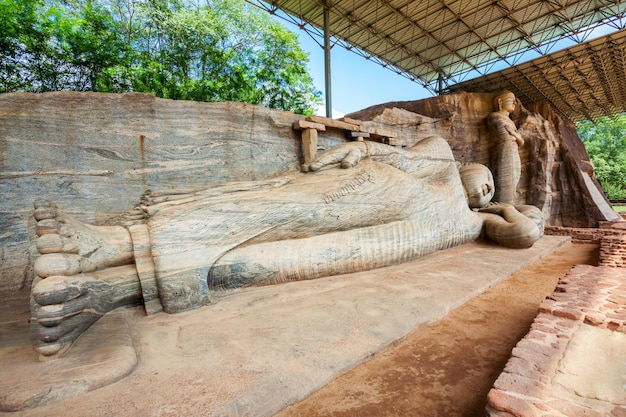 De Gal Vihara of Gal Viharaya en oorspronkelijk de Uttararama is een rotstempel van de Boeddha gelegen in de oude stad Polonnaruwa in Sri Lanka.