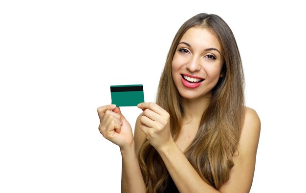 De gelukkige geïsoleerde creditcard van de vrouwengreep