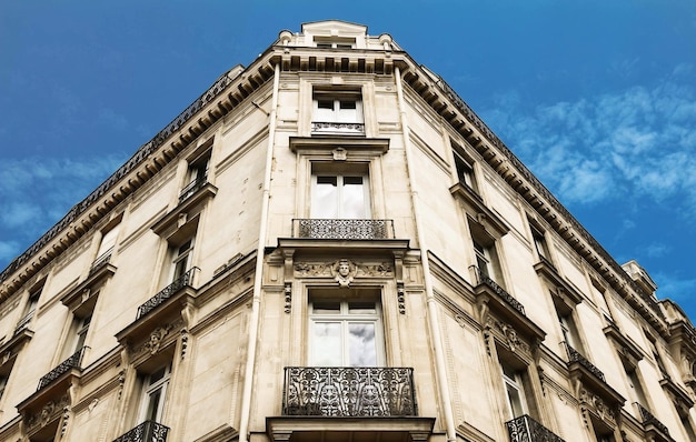 De gevel van het Parijse gebouw Frankrijk