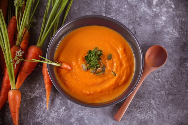 De gezonde het eten soep van de wortelroom