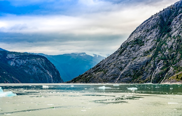 De gletsjer van Alaska voor de reisachtergrond van landschapsallas