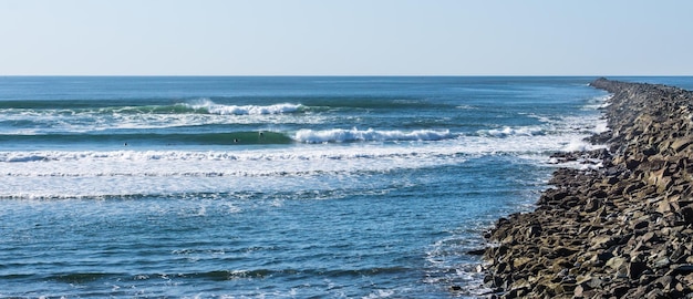 Foto de golven zijn geschikt voor surfen in westport washington.