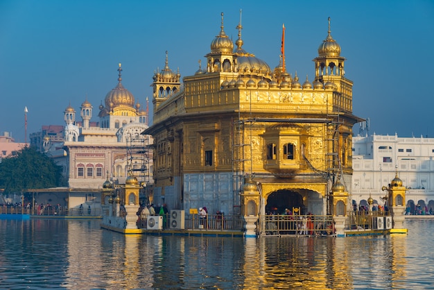 De gouden tempel in Amritsar, Punjab, India, de meest heilige icoon en eredienst van de Sikh-religie.