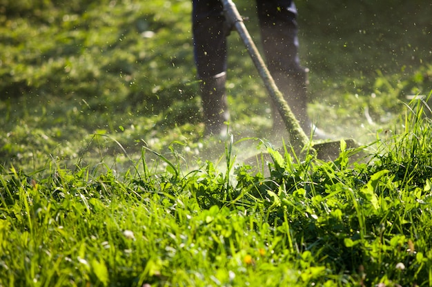 De grastrimmer knippen