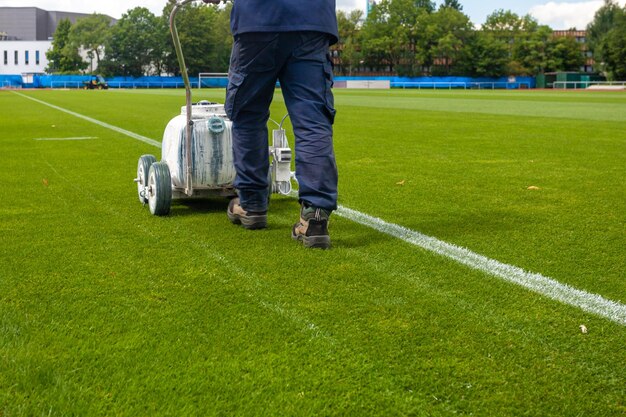 De grenzen van het voetbalstadion in het wit markeren