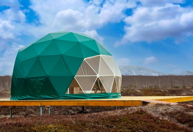 De groene glamping. Gezellig, camping, glamping vakantie vakantie levensstijl concept