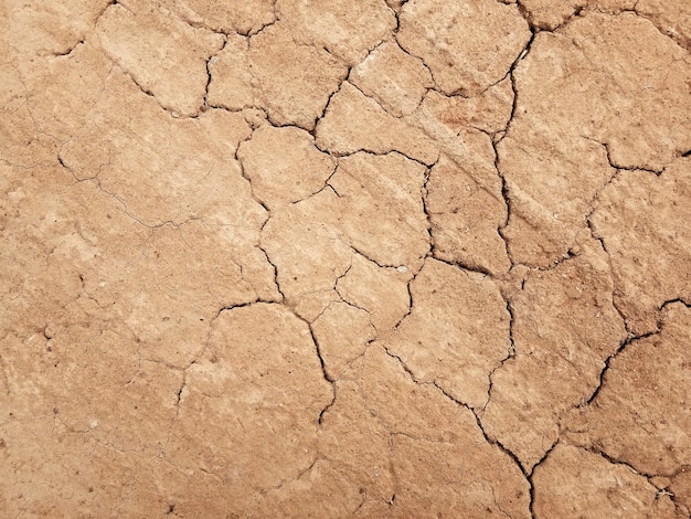 De grond heeft scheuren in het bovenaanzicht voor de achtergrond