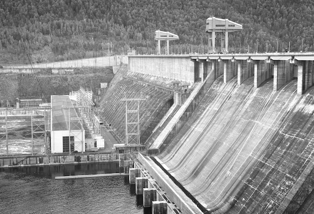 De grootste elektriciteitscentrale aan de Yenisei-rivier, Siberië, Rusland