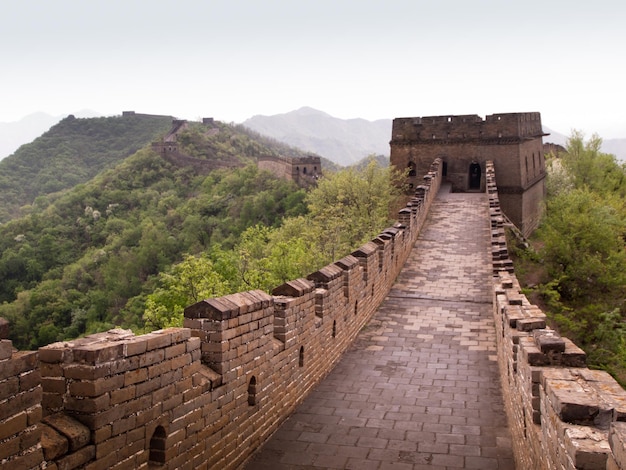 De Grote Muur van China op het Mutianyu-gedeelte in de buurt van Peking.