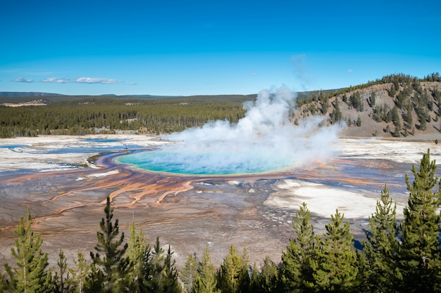 De grote prismatische lente in het nationale park van Yellowstone, de VS