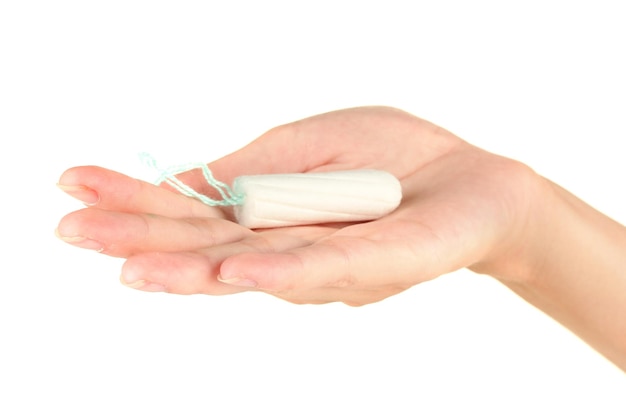 De hand die van de vrouw een schone katoenen tampon op witte close-up houdt als achtergrond