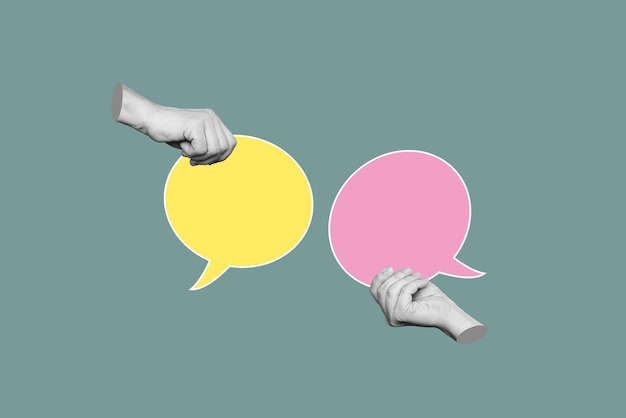 De handen van een antiek vrouwelijk standbeeld houden toelichtingen voor sms-berichten vast met lege kopieerruimte