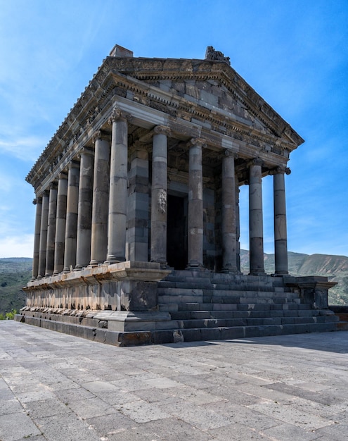 De heidense tempel van Garni in Armenië ligt op 28 km van Yerevan in de vallei van de Azat-rivier in de buurt van het dorp Garni